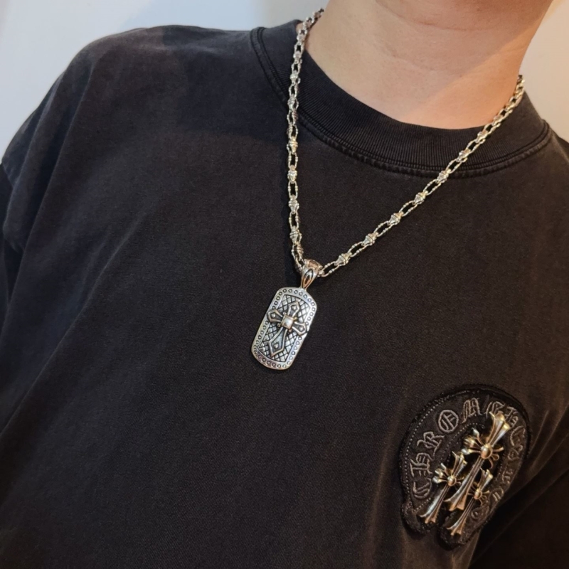 Ch*0me He**ts necklaces